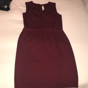LOFT Dresses - Ann Taylor loft maroon v-neck pencil dress LOFT Dresses - Ann Taylor loft maroon v-neck pencil dress